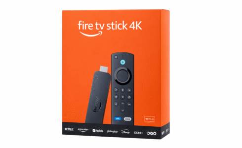 Fire TV Stick integrado em uma casa conectada com dispositivos inteligentes.
